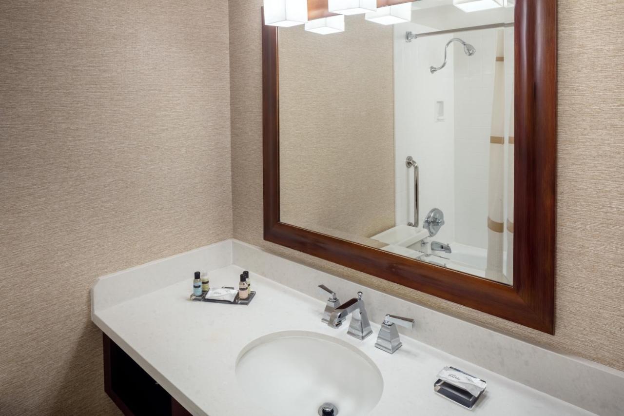 อินเดียนาโพลิส แมริออต อีสต์ Hotel ภายนอก รูปภาพ