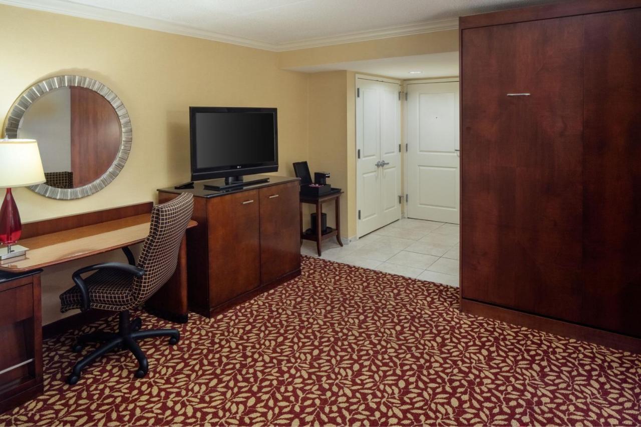 อินเดียนาโพลิส แมริออต อีสต์ Hotel ภายนอก รูปภาพ