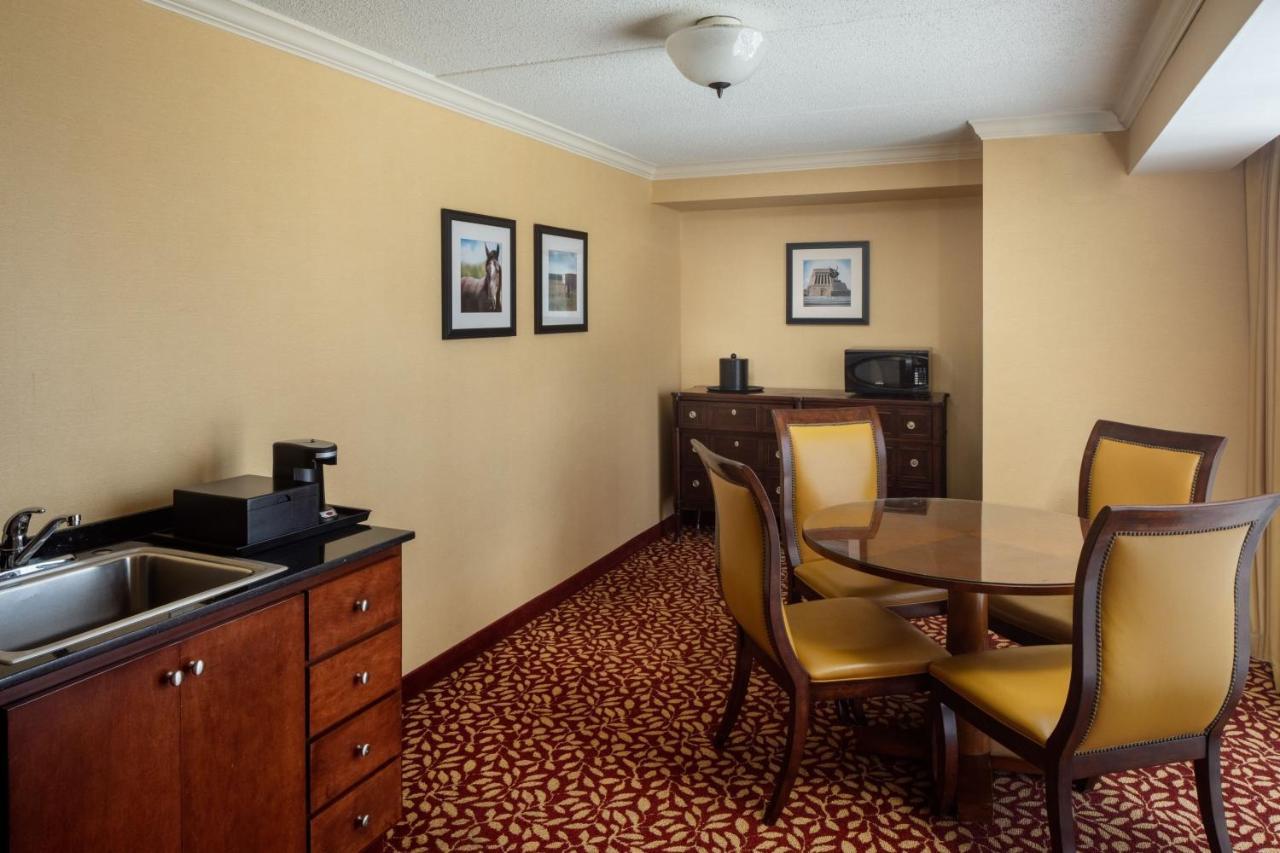 อินเดียนาโพลิส แมริออต อีสต์ Hotel ภายนอก รูปภาพ