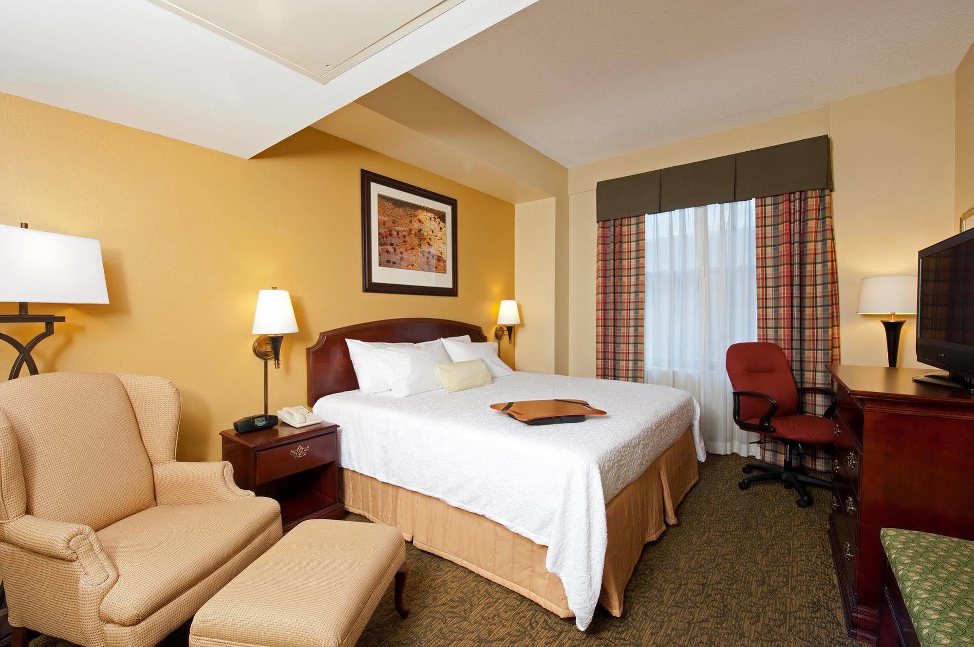 อินเดียนาโพลิส แมริออต อีสต์ Hotel ภายนอก รูปภาพ