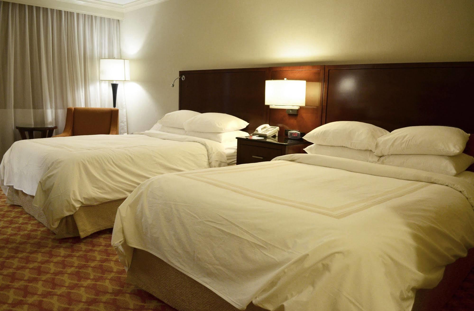 อินเดียนาโพลิส แมริออต อีสต์ Hotel ภายนอก รูปภาพ